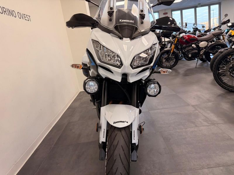 KAWASAKI Versys 650 Metallic Moondust Grey Abs