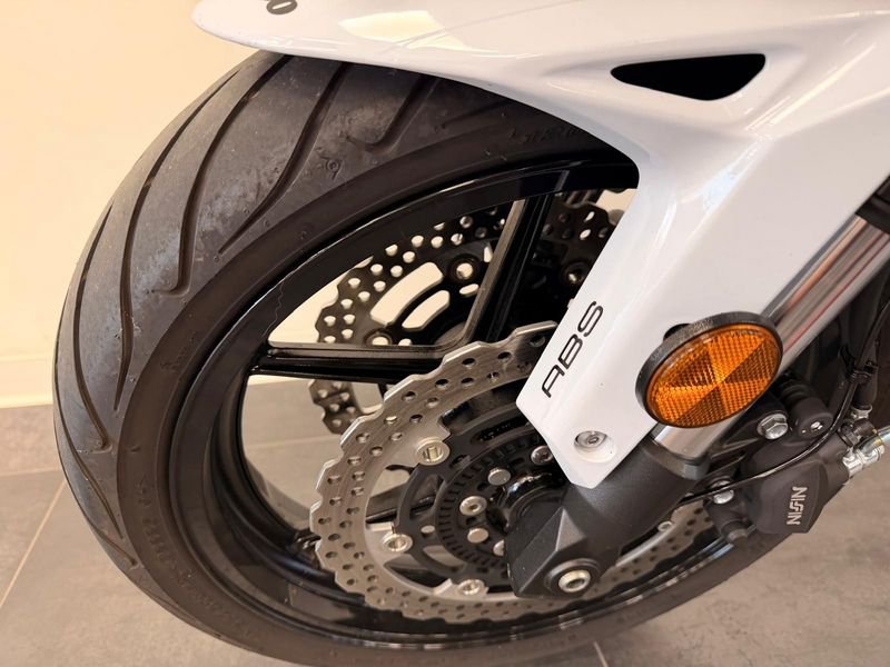 KAWASAKI Versys 650 Metallic Moondust Grey Abs