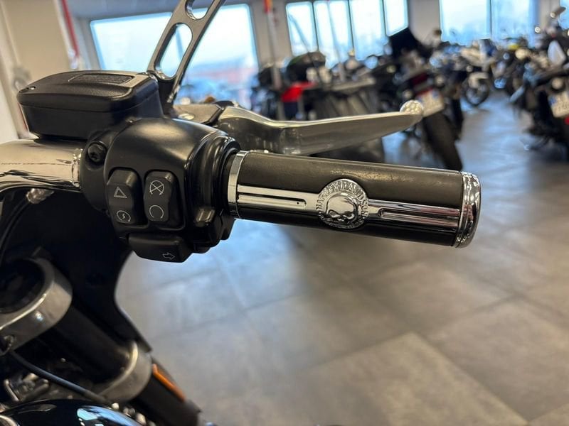 HARLEY DAVIDSON Sport Glide 107 1745 