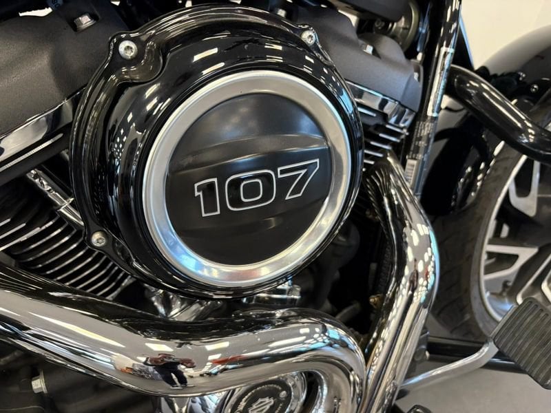 HARLEY DAVIDSON Sport Glide 107 1745 