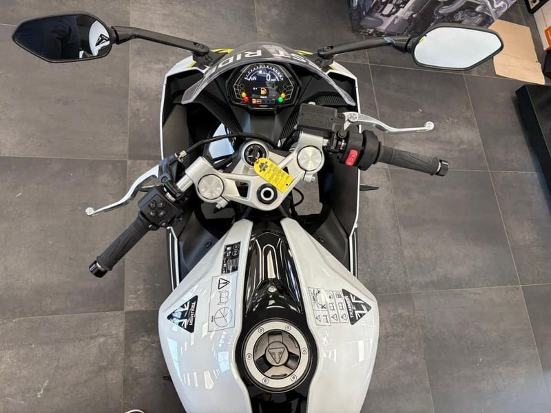 TRIUMPH Daytona 660 Dayotna 660