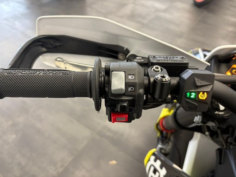 HUSQVARNA Supermoto 701 4T 