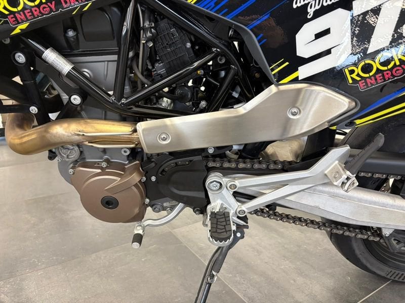 HUSQVARNA Supermoto 701 4T 