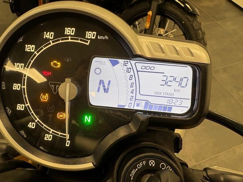 TRIUMPH Speed 400 Abs