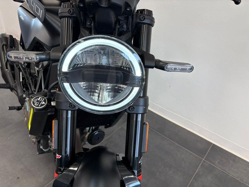 HUSQVARNA Svartpilen 401 4T