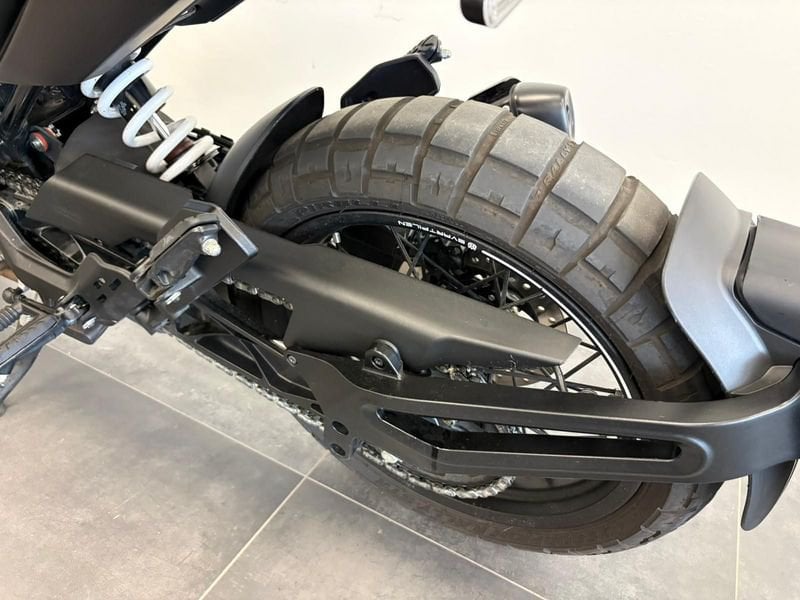 HUSQVARNA Svartpilen 401 4T