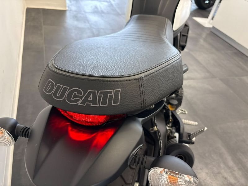 DUCATI Scrambler 800 Icon Dark